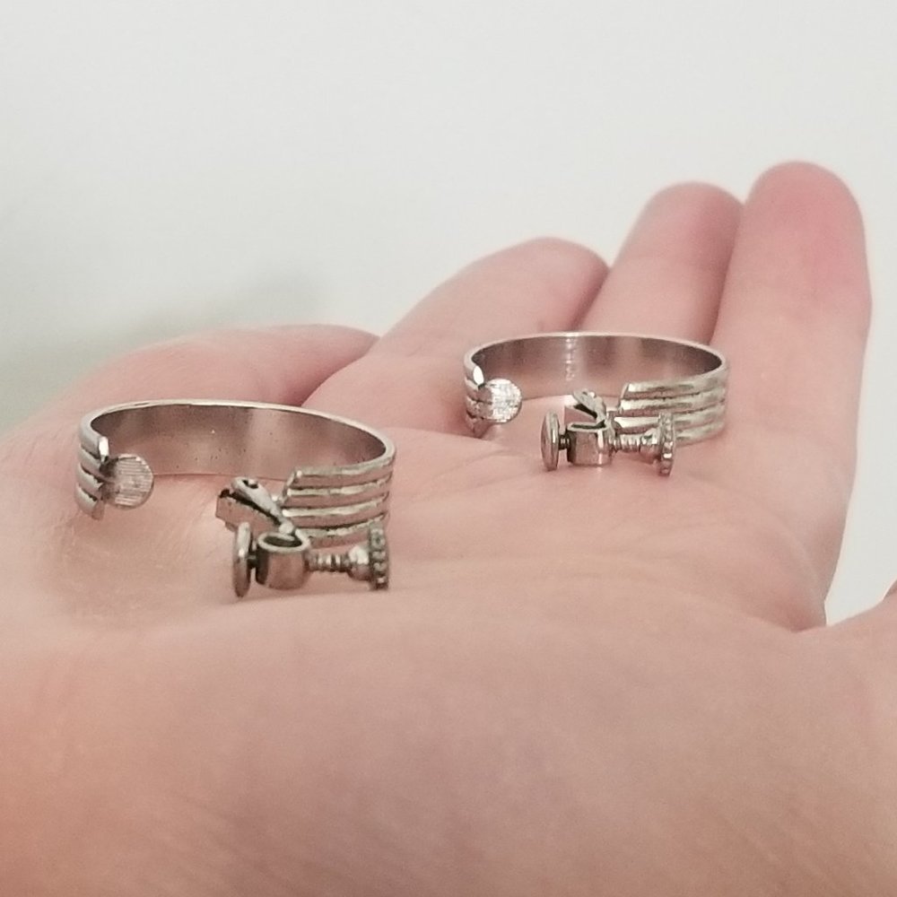 vtg Napier silvertone screwback hoop earrings w hinge - Picture 8 of 13